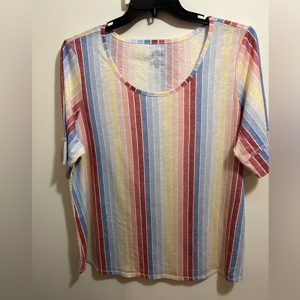 Est. 1948 ladies tee excellent condition. 18/20W. Smoke/pet free home